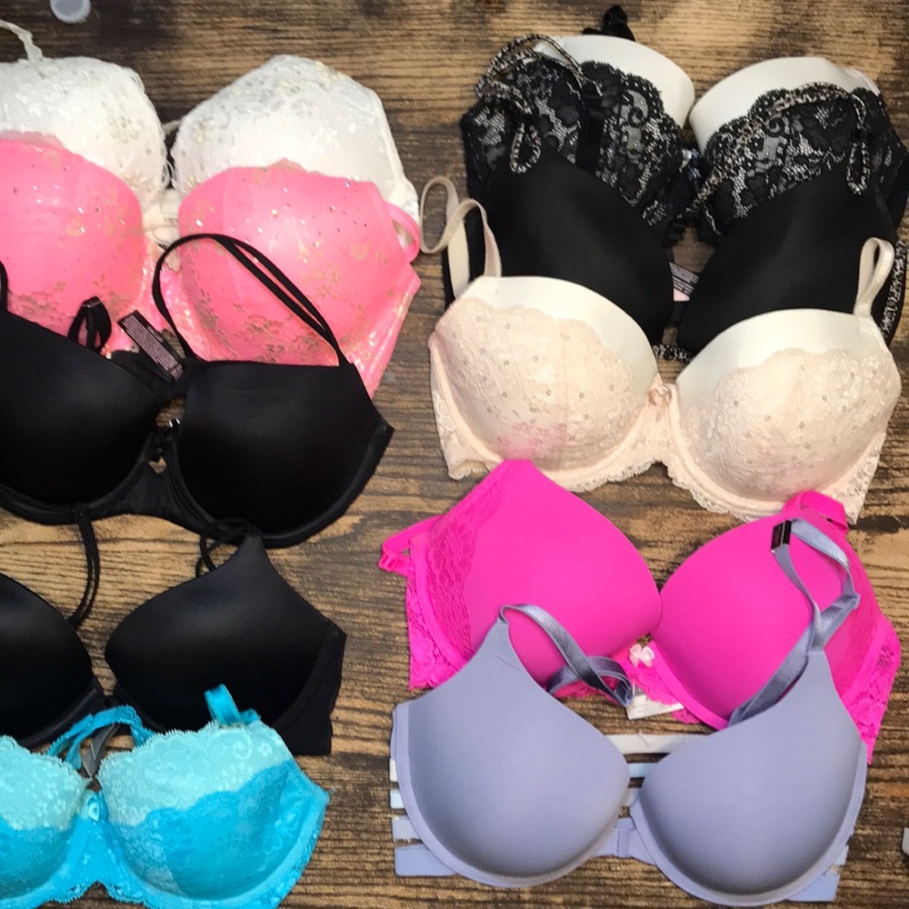 Lot of 10 Victoria secret bras.